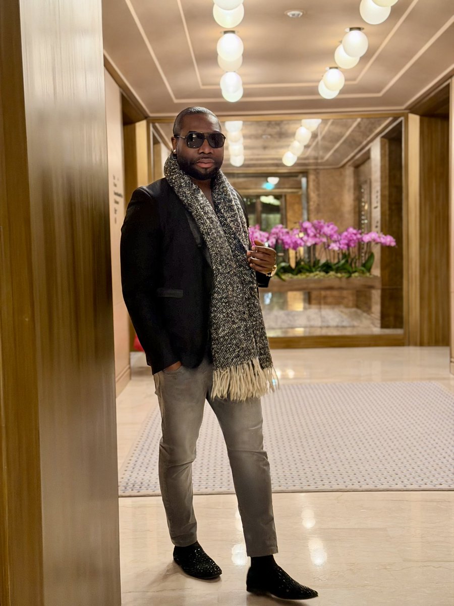 MEFLEXY's tweet image. Love is in the air 💋

#BeInspiredByTheDolceVita ✨

Yours Sexy
FLÉXY 

#flexy 
#meflexy 
#AlbumItsPossible
#YoursSexy
#TheLuxuryKing 
#LiveForPeace 
#DressToExpress
#FlexYourStyle
#YourNormalityIsSexy
#KIPITSEXY
#ImAFan