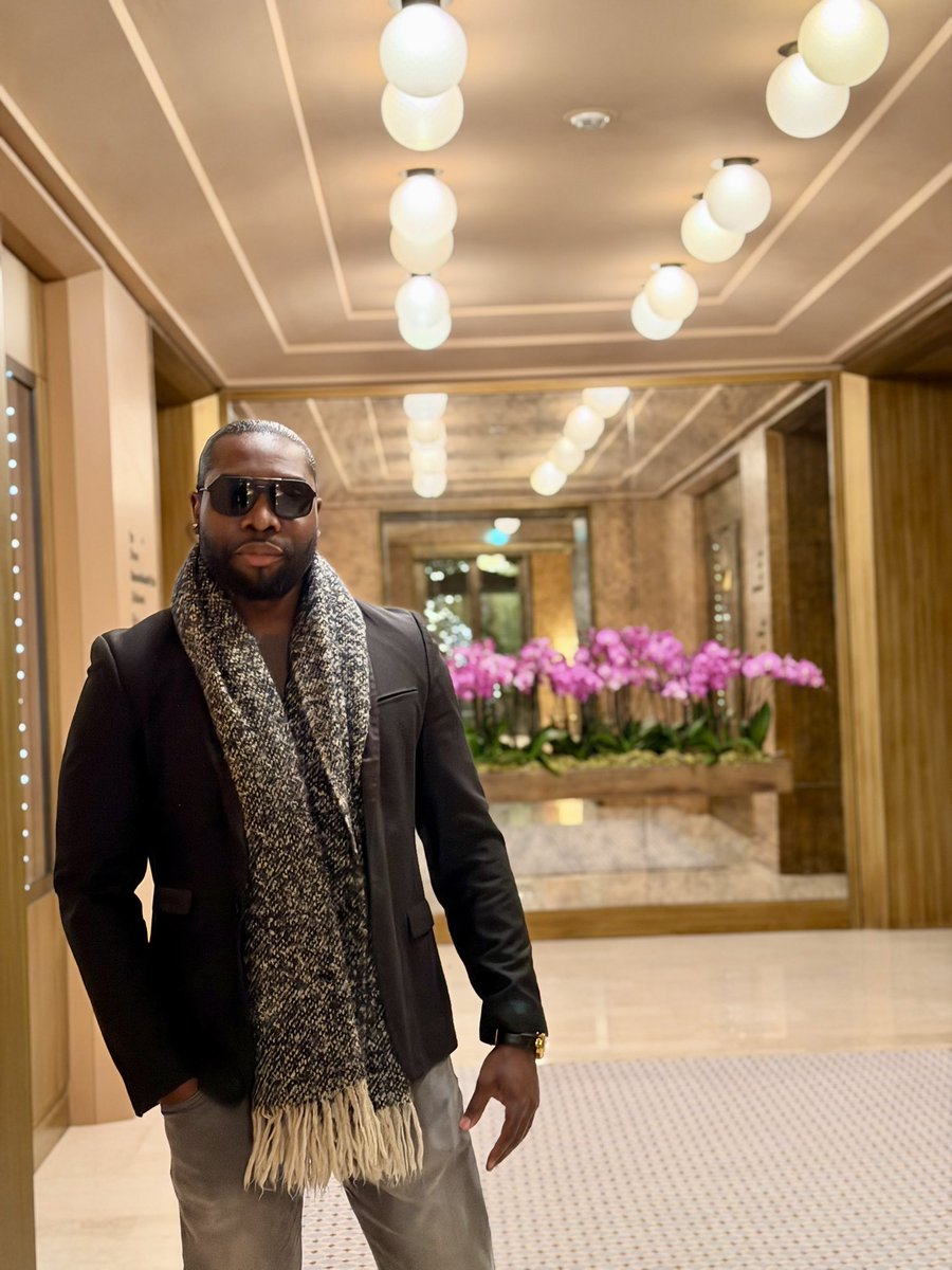 MEFLEXY's tweet image. Love is in the air 💋

#BeInspiredByTheDolceVita ✨

Yours Sexy
FLÉXY 

#flexy 
#meflexy 
#AlbumItsPossible
#YoursSexy
#TheLuxuryKing 
#LiveForPeace 
#DressToExpress
#FlexYourStyle
#YourNormalityIsSexy
#KIPITSEXY
#ImAFan