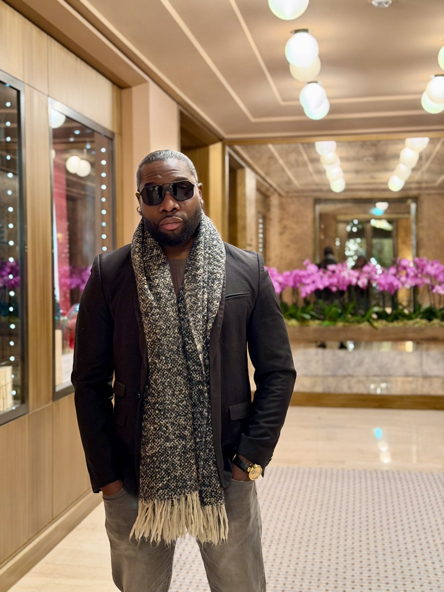 MEFLEXY's tweet image. Love is in the air 💋

#BeInspiredByTheDolceVita ✨

Yours Sexy
FLÉXY 

#flexy 
#meflexy 
#AlbumItsPossible
#YoursSexy
#TheLuxuryKing 
#LiveForPeace 
#DressToExpress
#FlexYourStyle
#YourNormalityIsSexy
#KIPITSEXY
#ImAFan