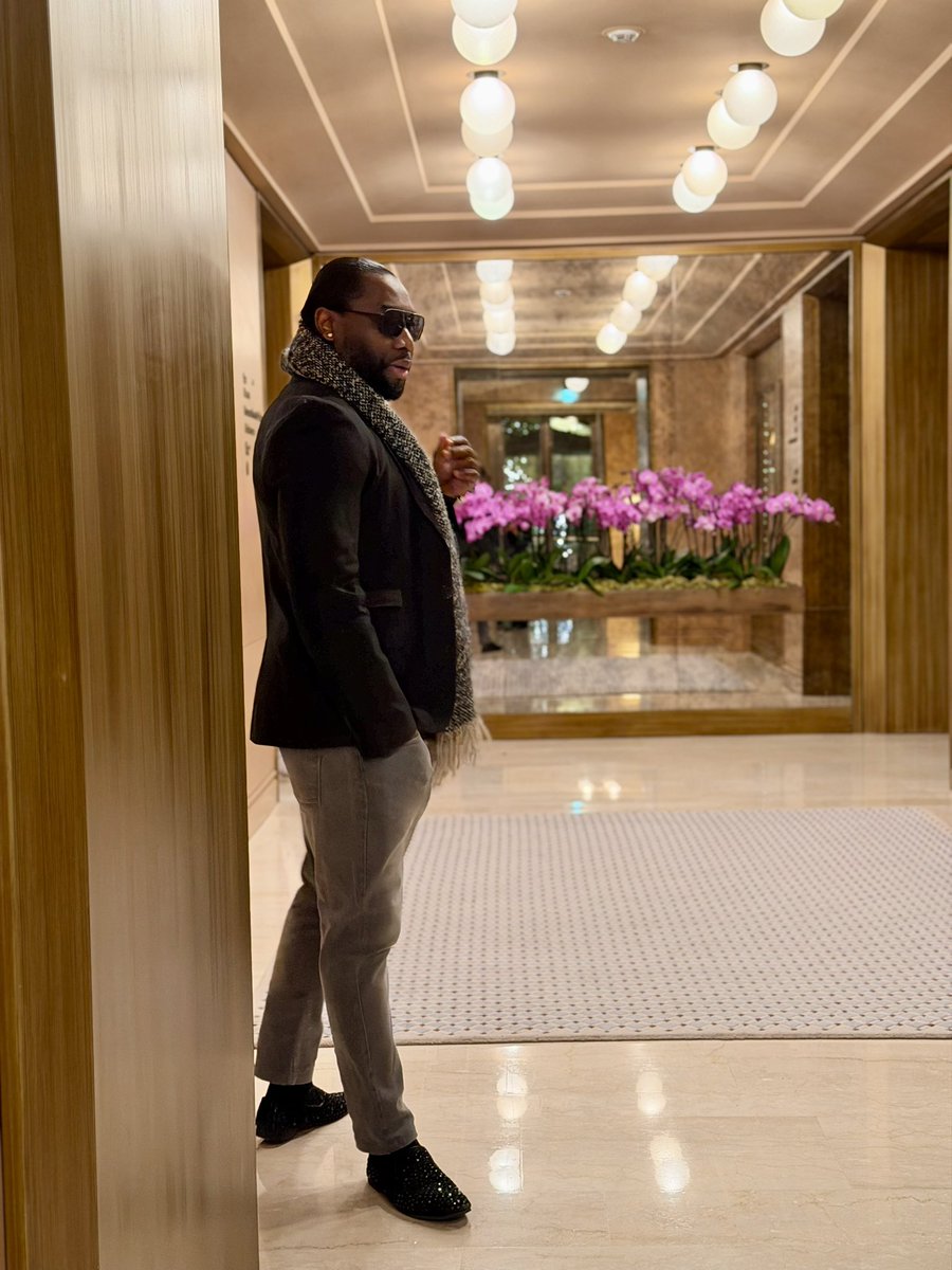 MEFLEXY's tweet image. Love is in the air 💋

#BeInspiredByTheDolceVita ✨

Yours Sexy
FLÉXY 

#flexy 
#meflexy 
#AlbumItsPossible
#YoursSexy
#TheLuxuryKing 
#LiveForPeace 
#DressToExpress
#FlexYourStyle
#YourNormalityIsSexy
#KIPITSEXY
#ImAFan