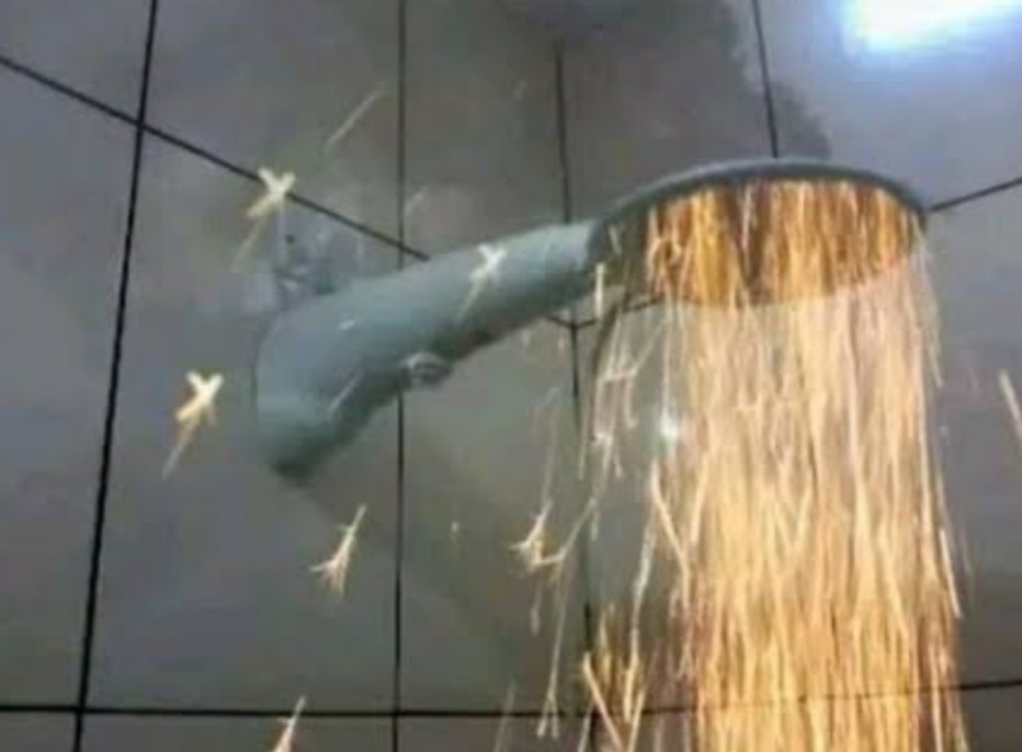 -¡Fuá! ¡Qué calor! Me voy a pegar una ducha.
La ducha...