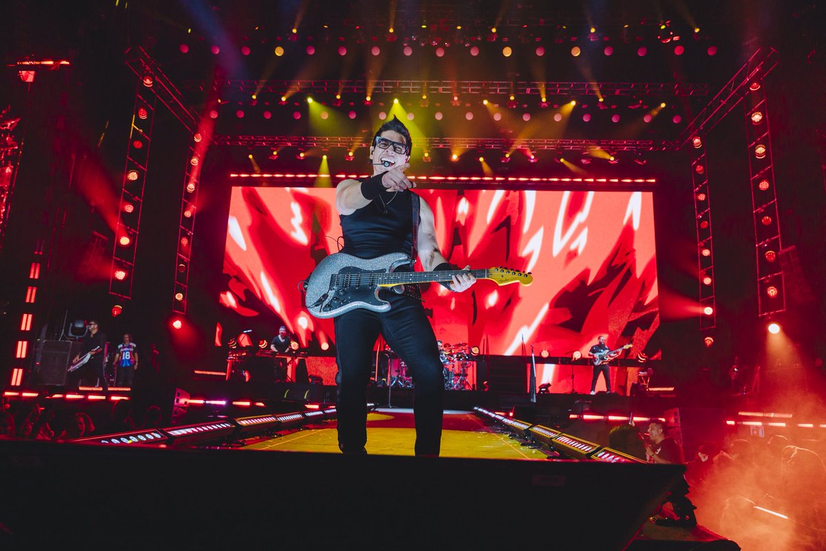 ¡Nachito Jones queremos que tu guitarra suene siempre! 🎸🔥

Gracias <a href="/Nachoizeta/">Nacho Izeta</a> por todos los solos que nos regalaste este 2025 🎸 y por esa increíble voz. 🎤🎶❤️‍🔥