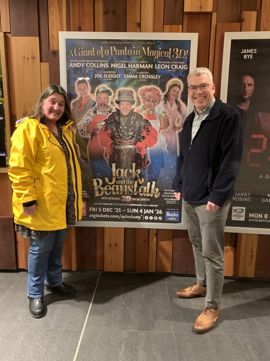MiddlebrookDave's tweet image. Anne and I had fun at the Aylesbury Jack and the Beanstalk panto this evening (30/12) - including some parts in 3D - “Oh yes we did …..”