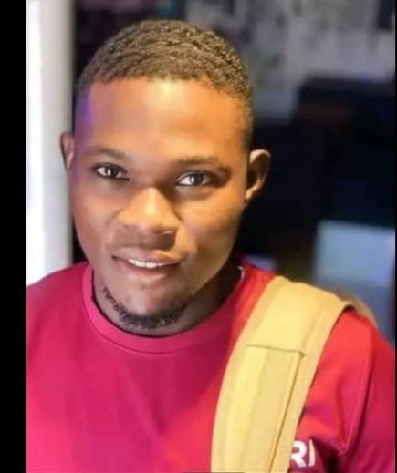 abujadosocials's tweet photo. 🚨MISSING PERSON ALERT🚨
Abdulsalami Nurudeen Adeiza (aka Currency) 28, male, from Lokoja Kogi State, is missing.
Last seen traveling from Lokoja to Abuja on the 18/12/2025.
📞 Info? Call 07034415136 or report to the nearest police station.
#FindAbdulsalamiAdeiza
#HelpFindHim https://t.co/WyBCBK9aN6