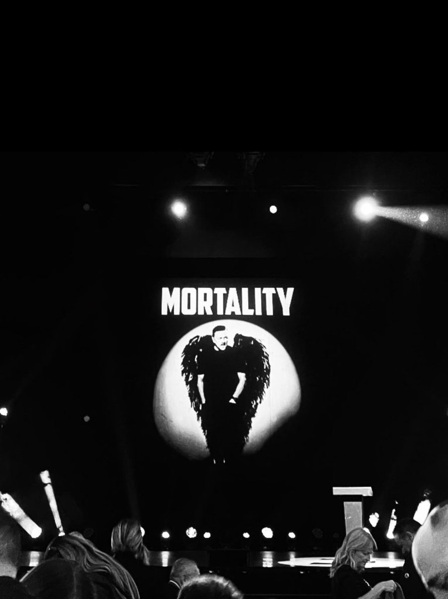 Archie294's tweet image. Legendary - again! @rickygervais I was expecting @DutchBarnVodka instead of the usual can of Fozzies! #babysarm 🤣🤣🤣