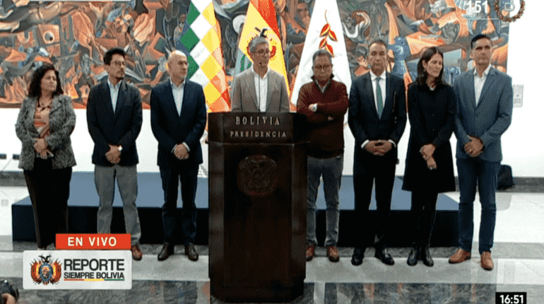 🔵Gobierno instalará mesas técnicas para analizar alcances del decreto 5503 con sectores sociales
Más detalles en👉tinyurl.com/326m4vu6