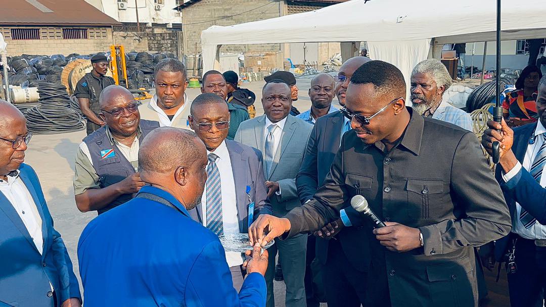 SNEL SA : la mobilité renforcée pour un service électrique plus rapide au bénéfice des Congolais

Sous le soleil de ce mardi 30 décembre, un geste fort vient raviver l’espoir d’un service électrique plus efficace à travers le pays. A la sous-station de Limete, le directeur