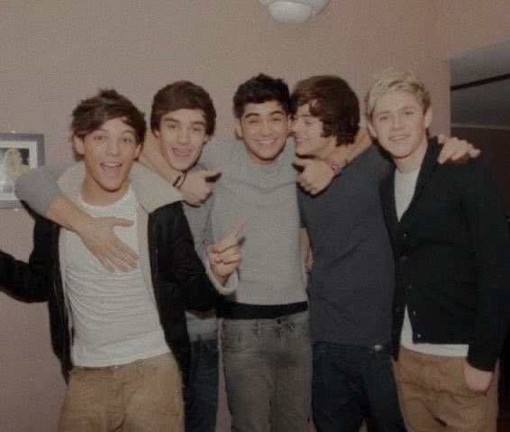 payno_foreever's tweet photo. “stop crying, it's just a boyband”

the boyband: https://t.co/mHZmWYVpGn