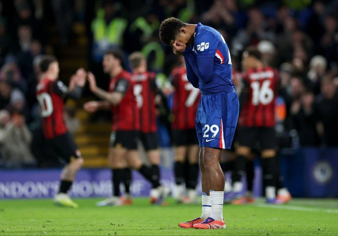 Withbluse's tweet image. نادي داعر نجمه الاول ظهير والثاني حارس

اليوم افضل لاعبينا بعد استيفاو حارس ومدافع

عشان تعرف السوء اللي وصلنا له
عموما زي كل مره شكرا سانشيز 💙