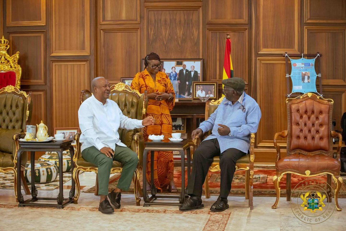 CitizenTechiman's tweet photo. I paid a visit to President John Kufuor today to extend to him and his family the best wishes of the season.
~ President John Mahama https://t.co/wAc1YjtPBQ