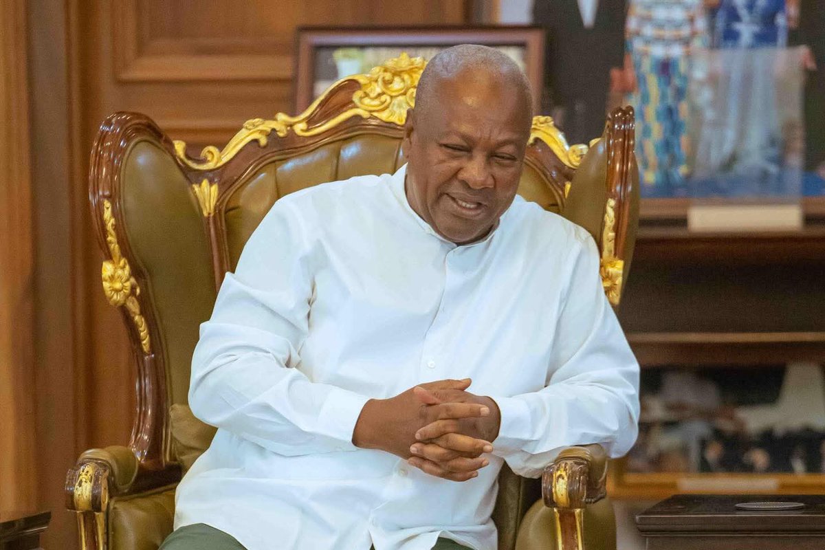 CitizenTechiman's tweet photo. I paid a visit to President John Kufuor today to extend to him and his family the best wishes of the season.
~ President John Mahama https://t.co/wAc1YjtPBQ