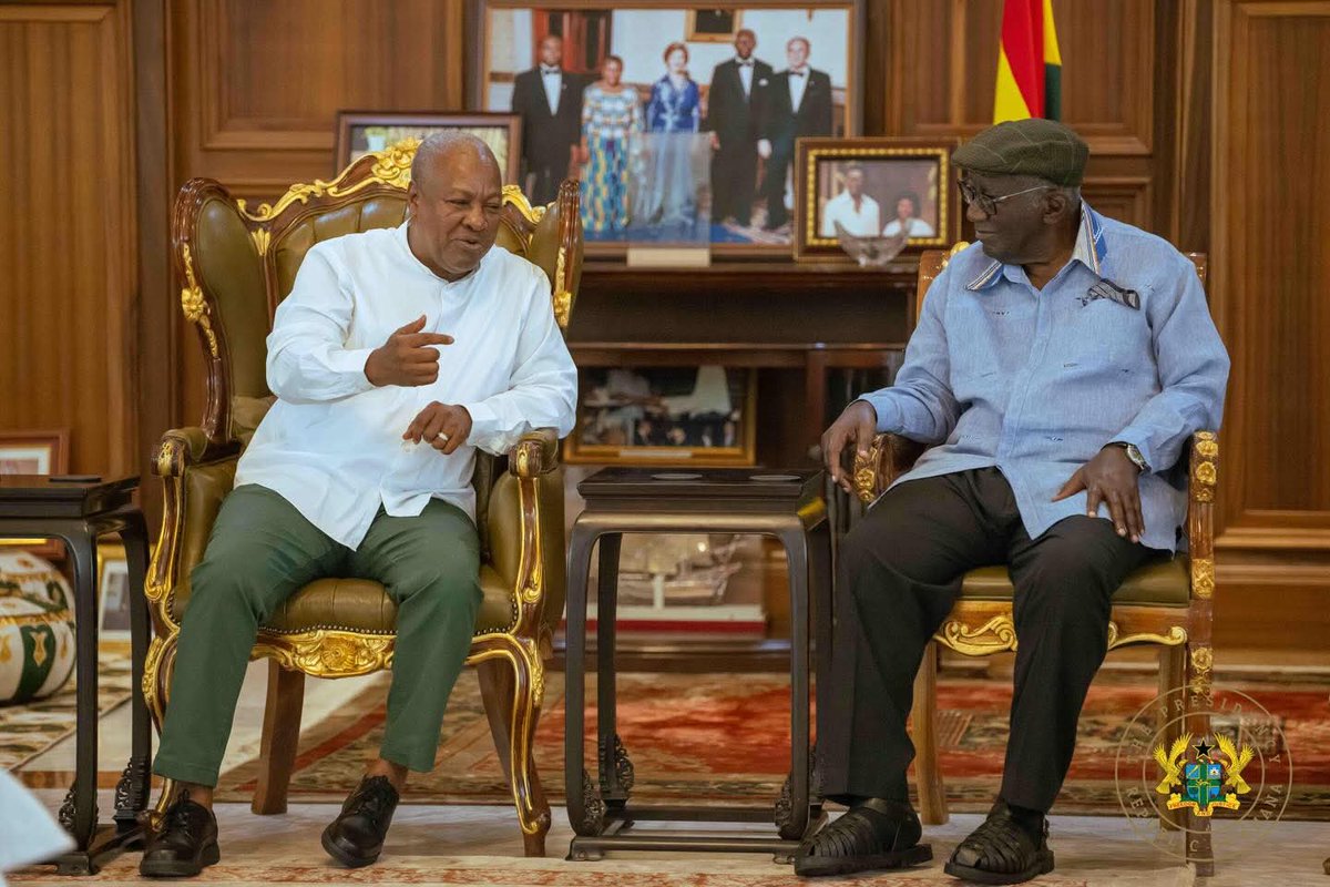 CitizenTechiman's tweet photo. I paid a visit to President John Kufuor today to extend to him and his family the best wishes of the season.
~ President John Mahama https://t.co/wAc1YjtPBQ