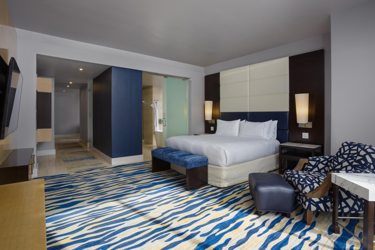 Experience the Junior Suite Ocean View at Hilton Panama ✨
Modern elegance meets breathtaking views of Panama Bay and the Pacific. Wake up to floor-to-ceiling ocean vistas, unwind in a stylish, spacious suite, and feel the pulse of one of the world’s iconic host cities. 🌊🏙️