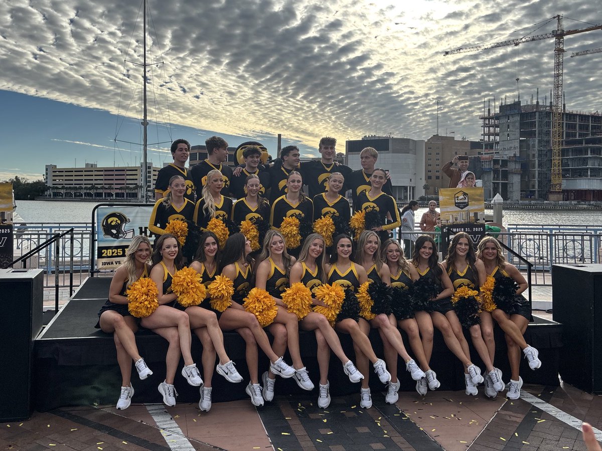 Thanks for huddling with us in Tampa, Hawkeyes!!! ☀️🌴🫶