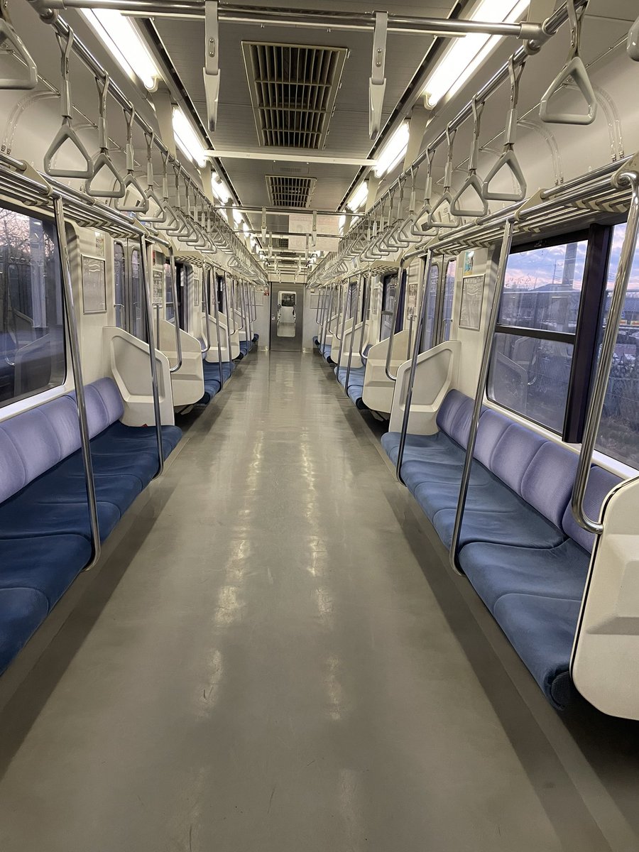 毎年恒例（いつもは1月1日にあげていますが）誰も乗っていない電車です
年末年始5連勤の真っ只中
体調に気をつけて年を越します！