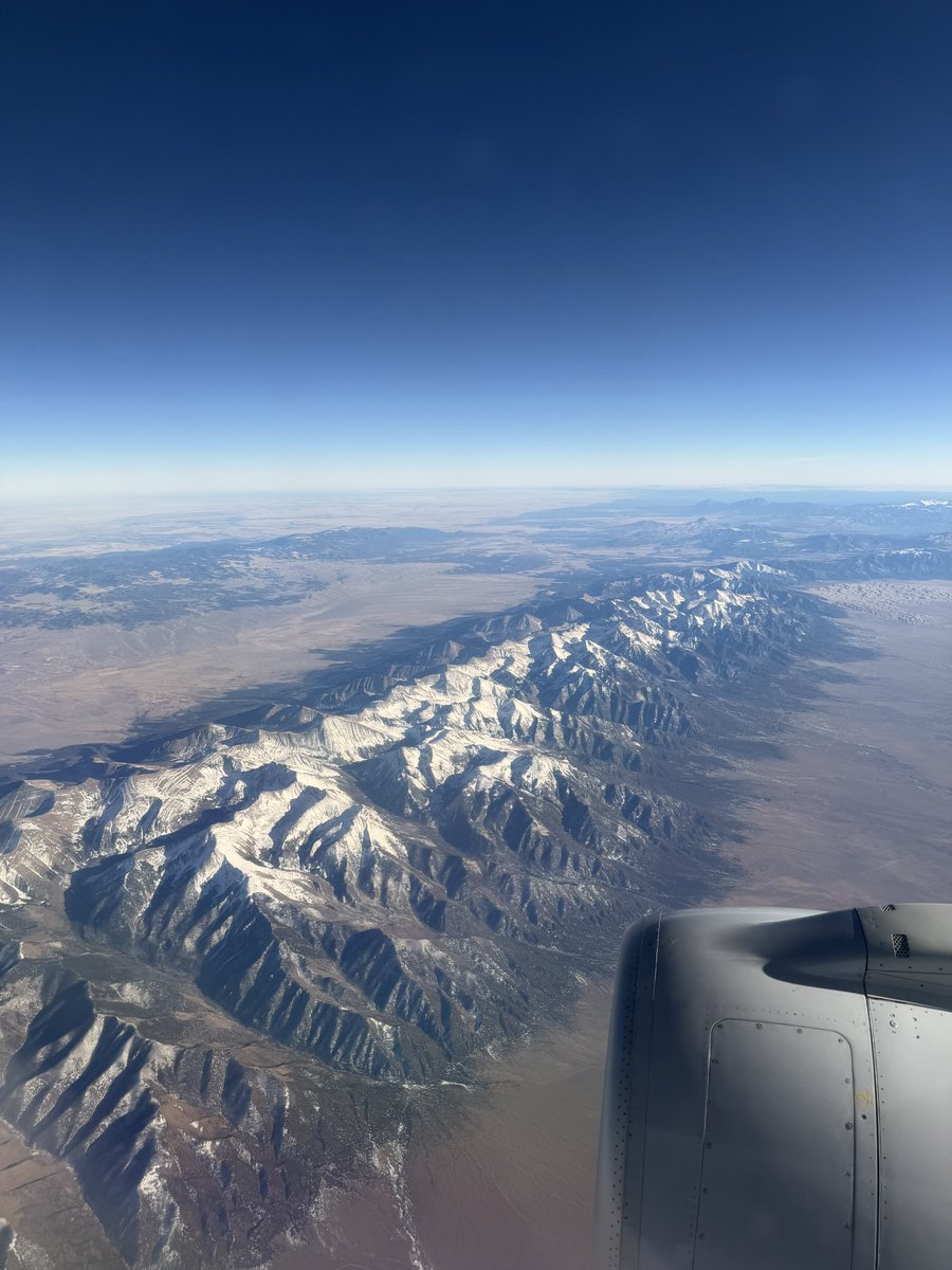 This row of mountains looks like AI 🤣

I also spy an Earthly curve…