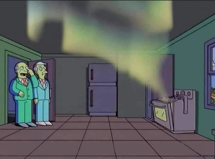 ¿Eh? ¿Aurora boreal? ¡En esta época del año, a esta hora del día, en esta parte del mundo, y ubicada específicamente en su cocina!