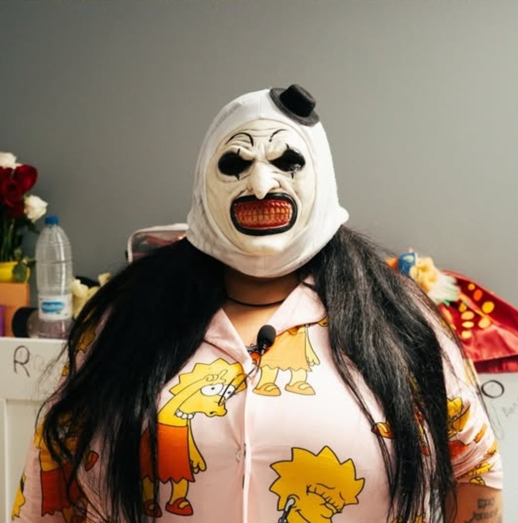 'No sales tan mal en la foto del DNI'
Mi foto del DNI:

#LaCasaDeLosGemelos2D23