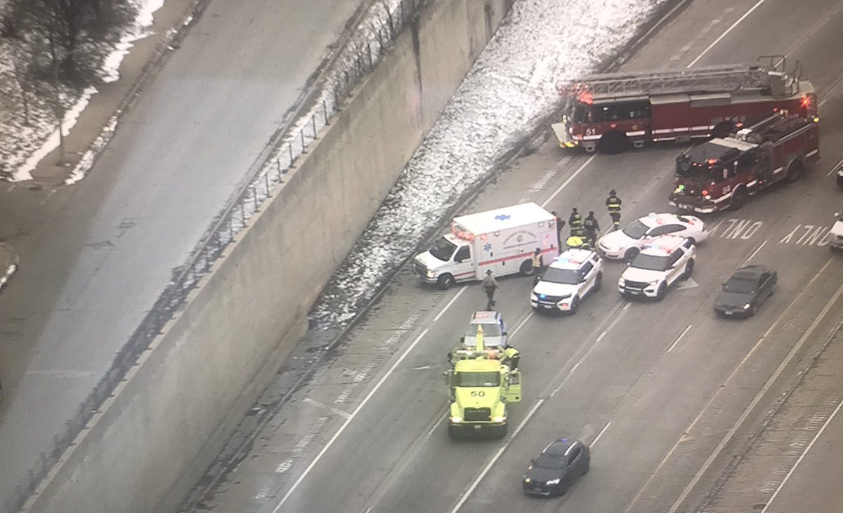 NBCSky5's tweet image. OB Dan Ryan 63rd Locals. Rollover w injury being towed