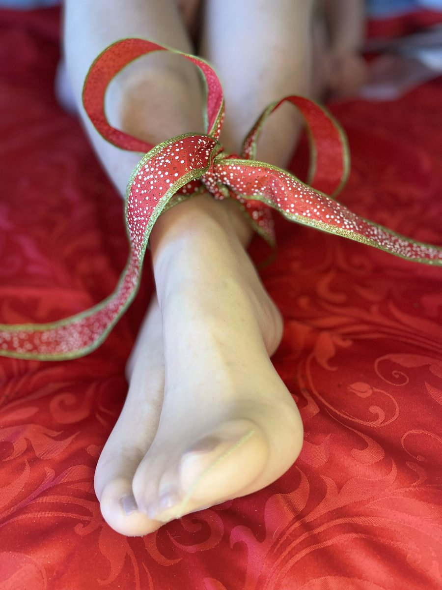TallowToes's tweet photo. All wrapped up in a bow for you to unwrap 🥰 https://t.co/2YtbapskfI