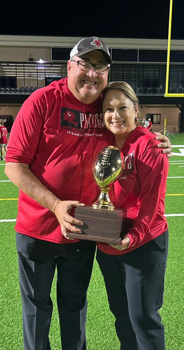 FootballTomball's tweet image. Happy birthday to Z-man. We hope you’re enjoying break and you have a day Coach @Mike_Zierlein!