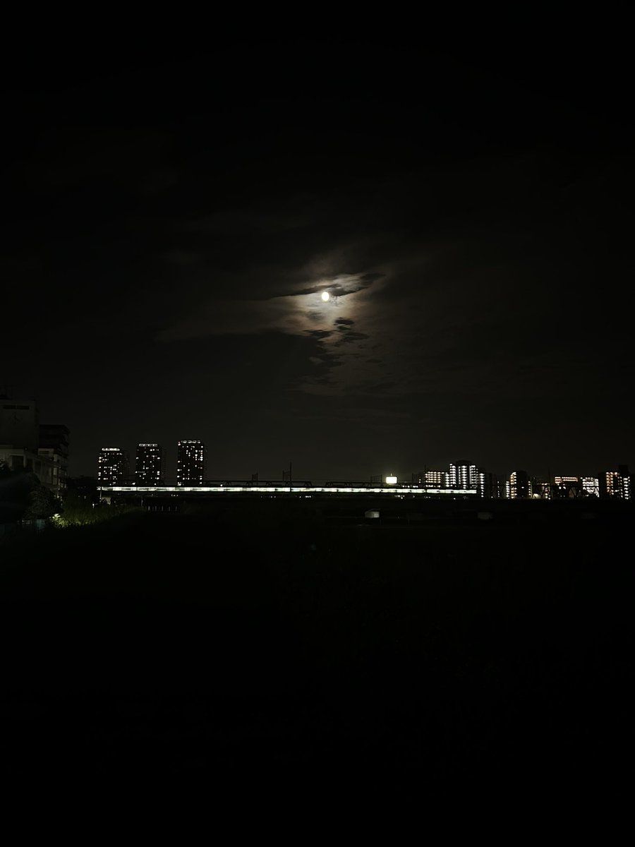 hagane_os's tweet photo. 平成13年生まれの厄年だったんですが、
実際大変な1年でした。

アーティスト専業で生活し、自分の中で大きな転機があり別の業界へ再就職。

来年はアラサーになるので、若さを武器に出来る最後の期間。

2026年は突き抜けます。
欲しいもの全部手に入れる。

来年もよろしくお願いいたします🙇‍♂️ https://t.co/GZS95MrI2i