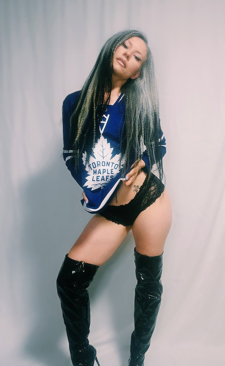 I'm ready for a win!! Go leafs!!! 🏒🍁
#leafsforever #fit #modellife