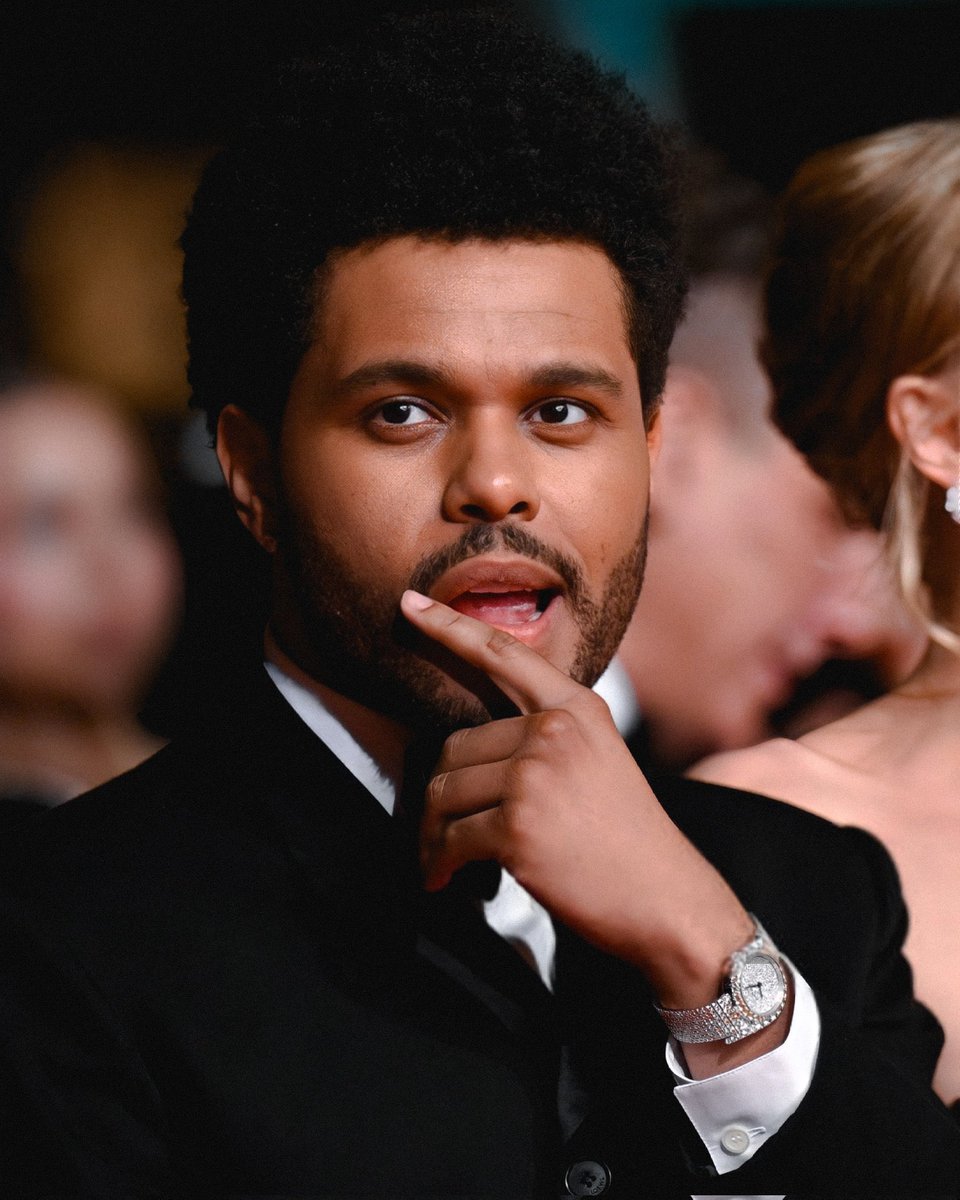 SiteTheWeekndBR's tweet photo. REI! The Weeknd foi o musicista MAIS BEM PAGO de 2025, com ganhos de US$ 298 MILHÕES, segundo a Forbes. https://t.co/qtcpvWJQt8