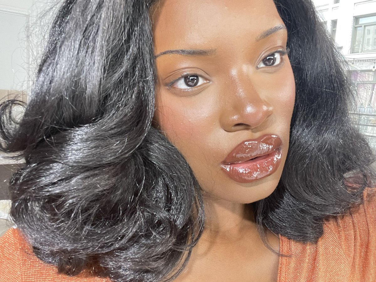 isabelleikpeme's tweet image. lippie carried today 💋