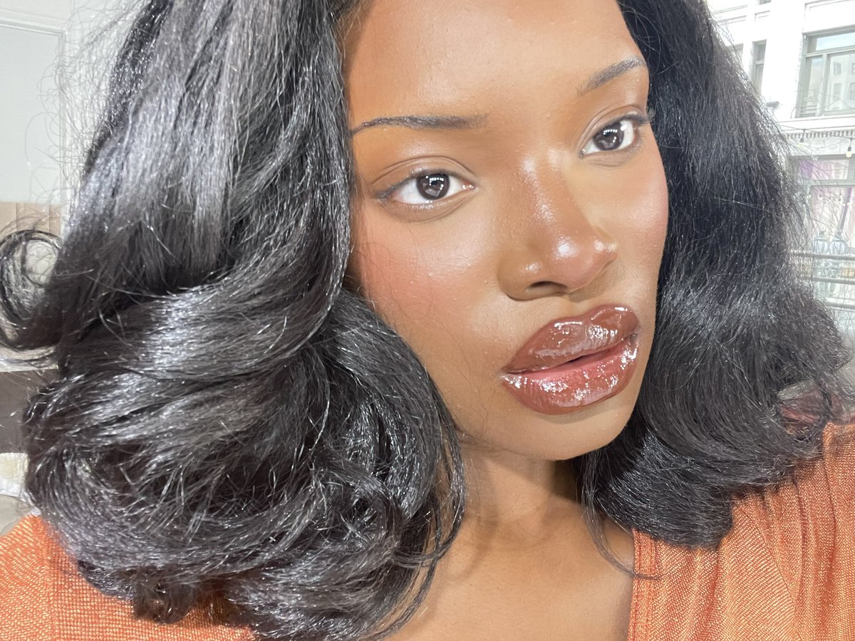 isabelleikpeme's tweet image. lippie carried today 💋