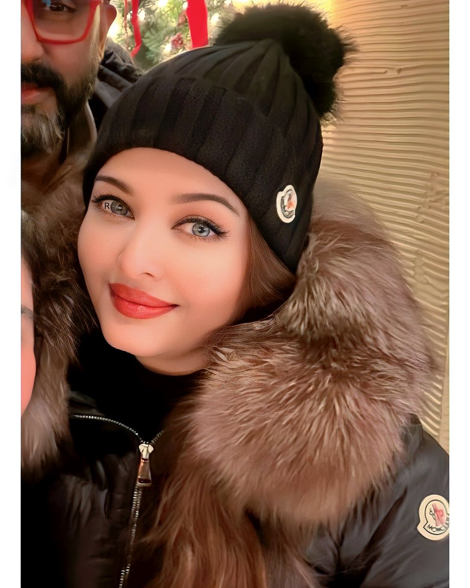 Aishwarya Rai ❤ spotted With A Fan at New York city Vacation Christmas 🎄☃️And New Year 2026 🎊
#AishwaryaRaiBachchan #AishwaryaRai