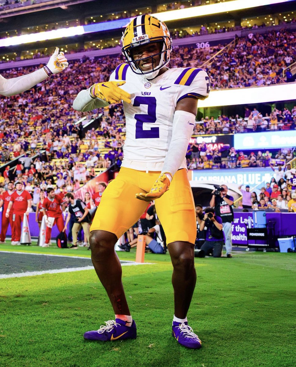 CallisLanden's tweet image. Blessed to receive an offer from LSU 🐯#Theboot @KevinSmithRB @BrianRandle40