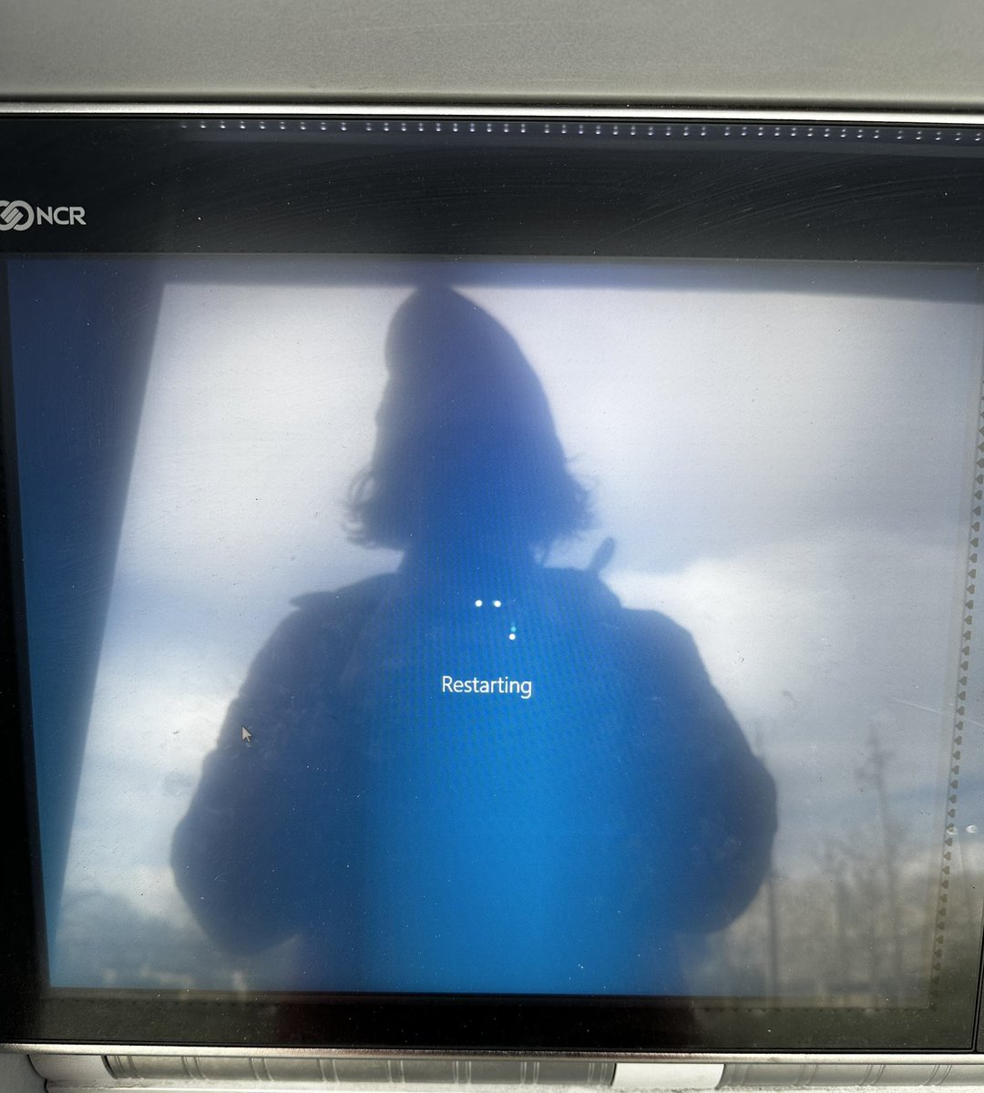 hunter_hhhh's tweet image. put $100 cash and my bank card in the atm and it shut off and isnt giving me either of them back🔥🔥