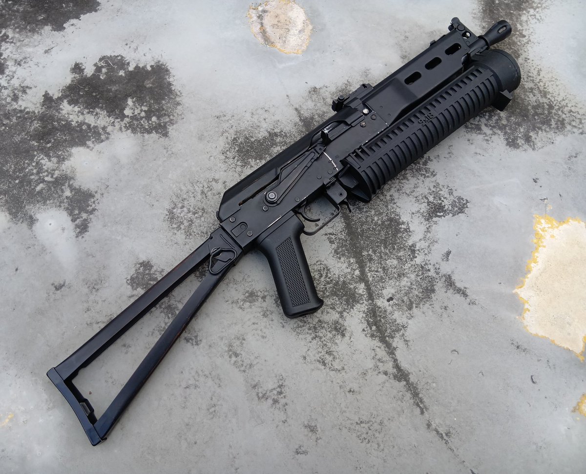 #今年一番気に入った銃だして

HK416DとPP-19 Bizonの2本かな 