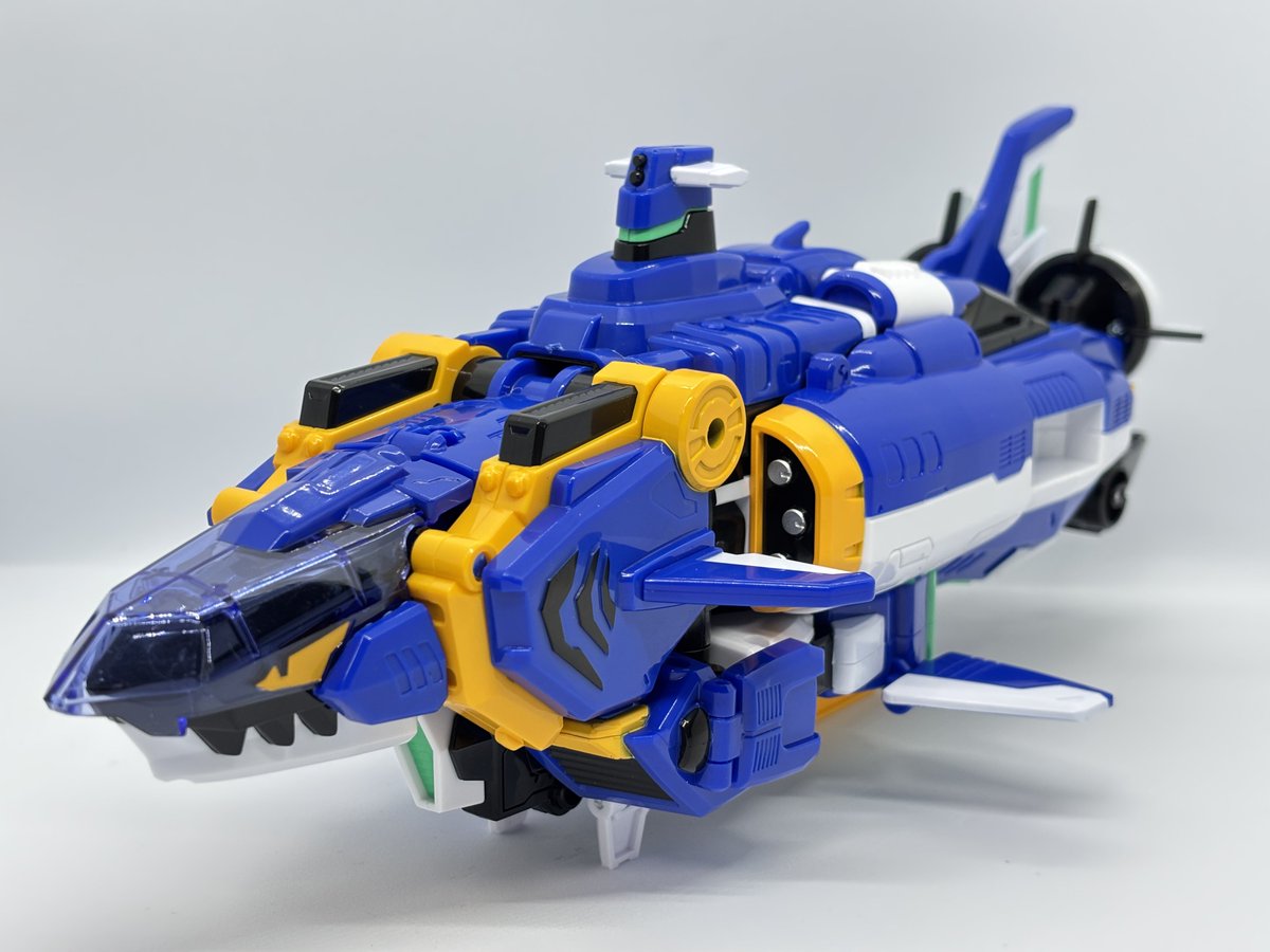 メタルカードボットS ディープバイト サメ型潜水艦からロボットに変形