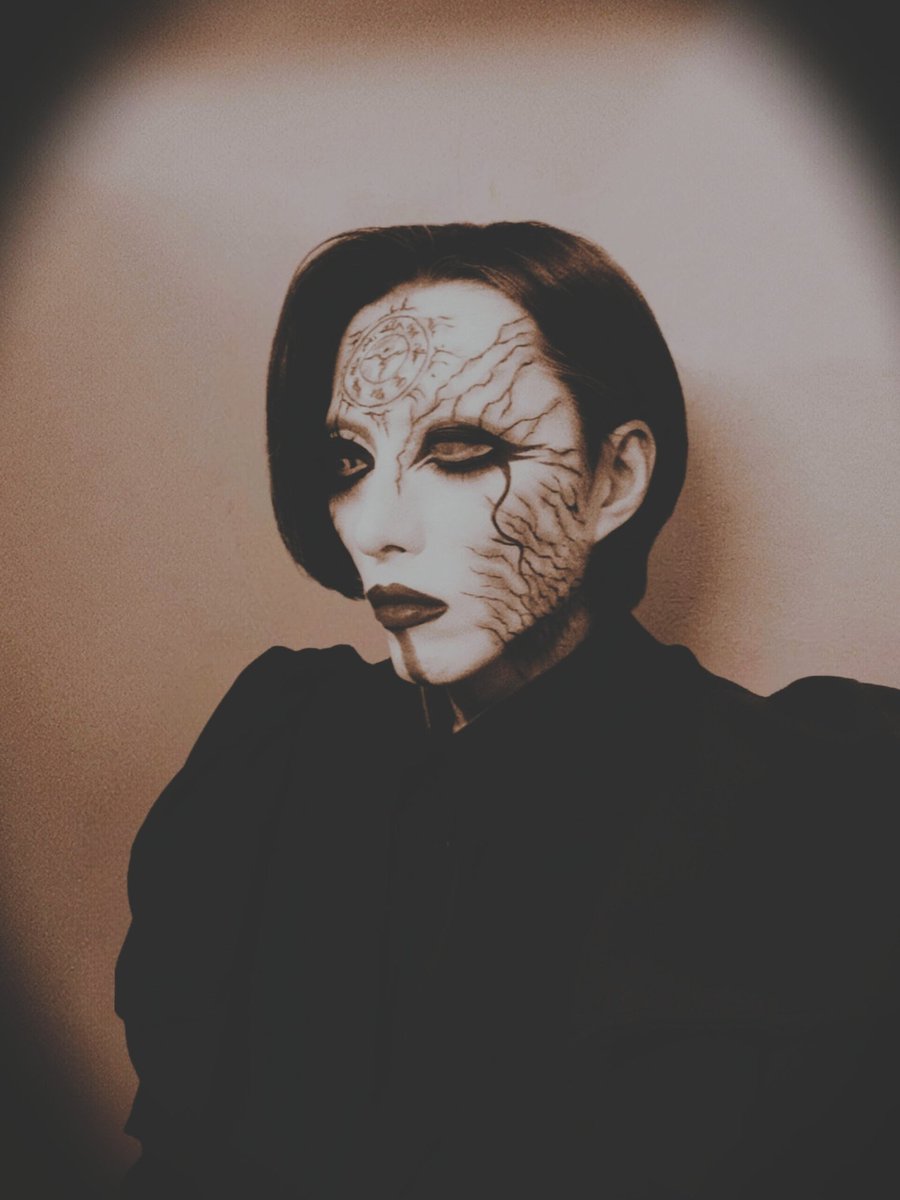 私の可愛い民の皆さん、今年も大変お世話になりました。また明日Happy New Year!的なことは言いますけれどもね。今日は私の大好きな甘酒(オレお酒ノメナイよ)を飲みながらStranger Thingsとフランケンシュタインを観たりFF6をやったりしたいと思います。良いお年を🙋