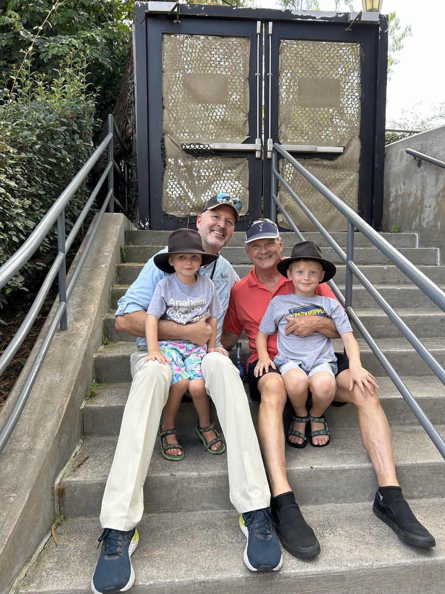 Ashley Suit tweet media