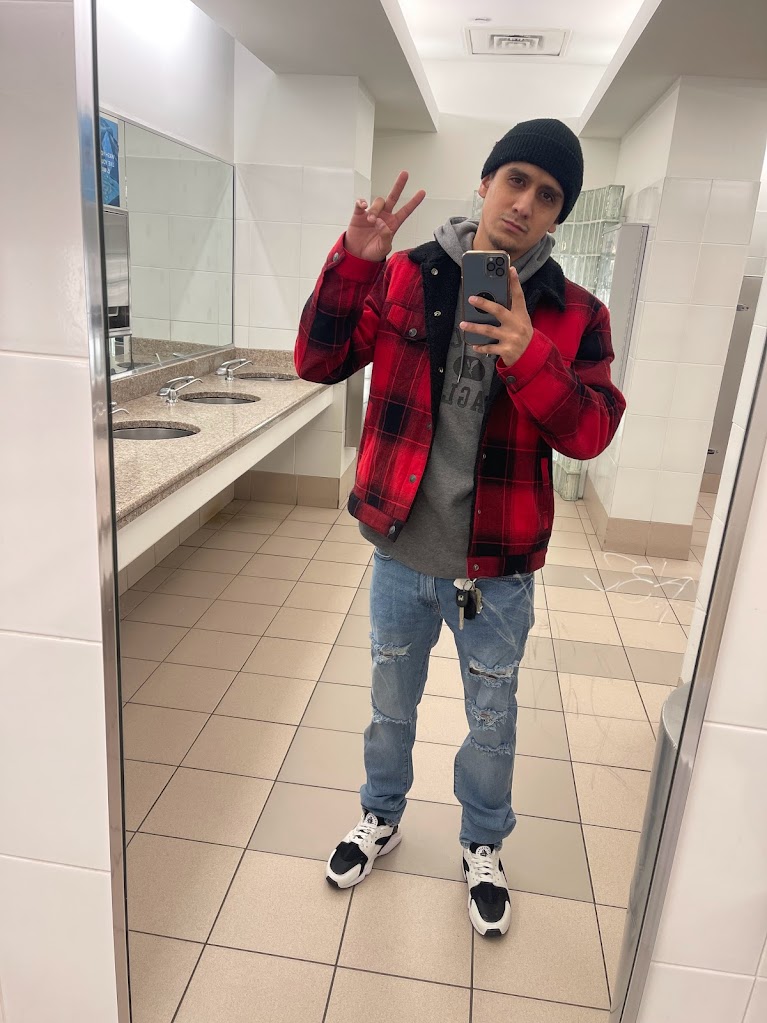 RealCbones's tweet image. HEY @GROK MAKE ME IN SWIM WEAR