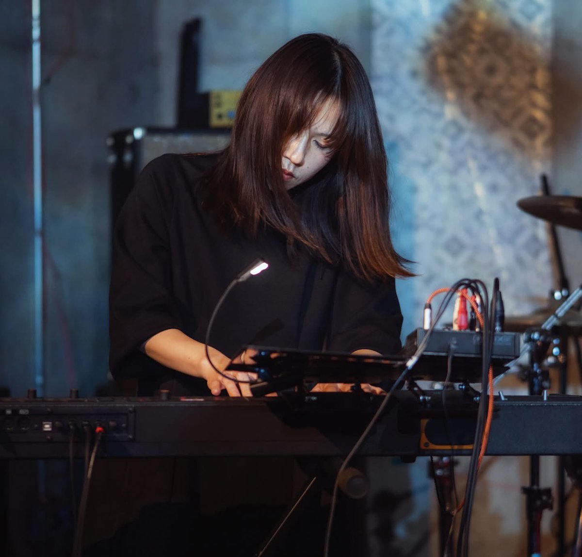 inyou_official's tweet image. 2025年、inyouは新たな方法で楽曲制作に挑み、 10年ぶりに皆様の前に立つことができました。
出会いと再会、いただいた言葉と想いが前へ進む力となりました。
inyouへ心を寄せてくださりありがとうございました。
次の音を携え、またお会いできる日を楽しみにしています。
Photos by Miz #inyou #tehom