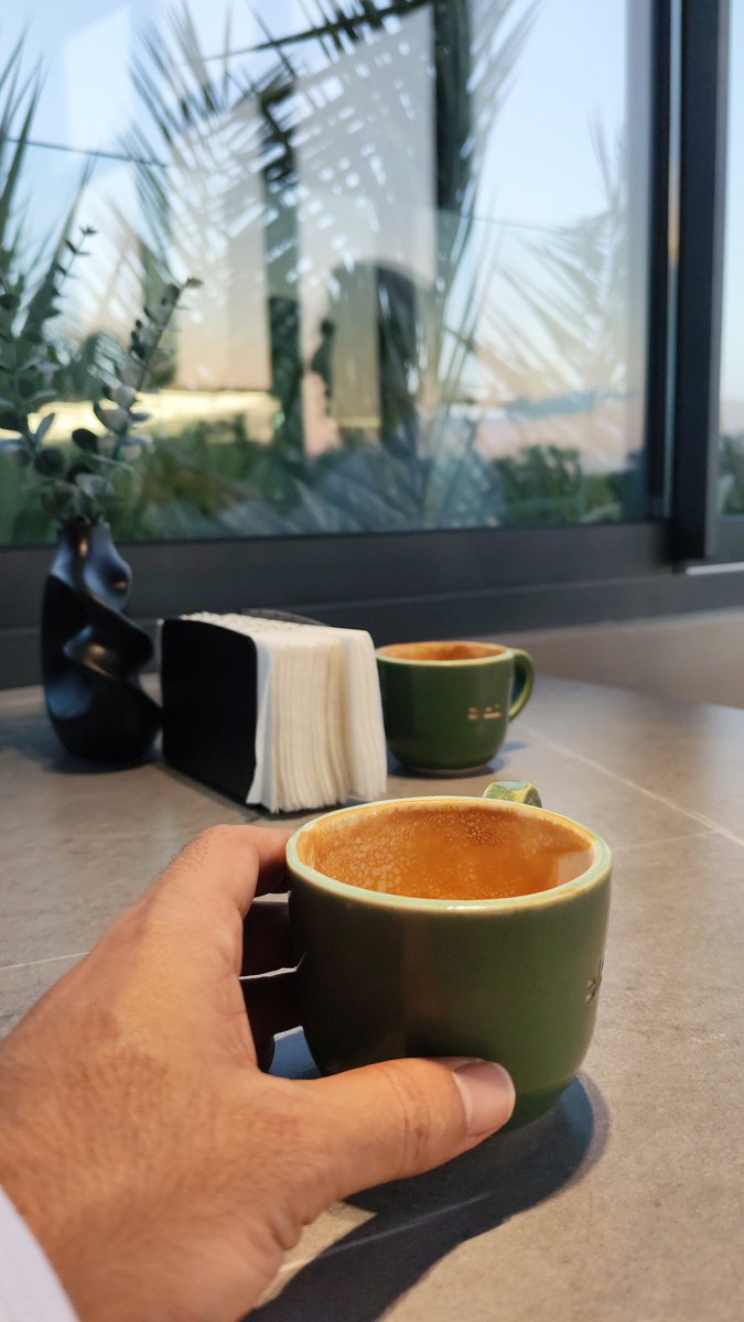 ستدُرگ بعد حين
ما كان يُرهق تفكيرك لم يكُن يستحق ذلك

دع المقادير تجري في أعنّتها
ولا تبيتنّ إلا خاليَ البالِ
ما بين غَمضةِ عَين وانتباهتها
يغير الله من حال إلى حالِ

#صباح_الخير