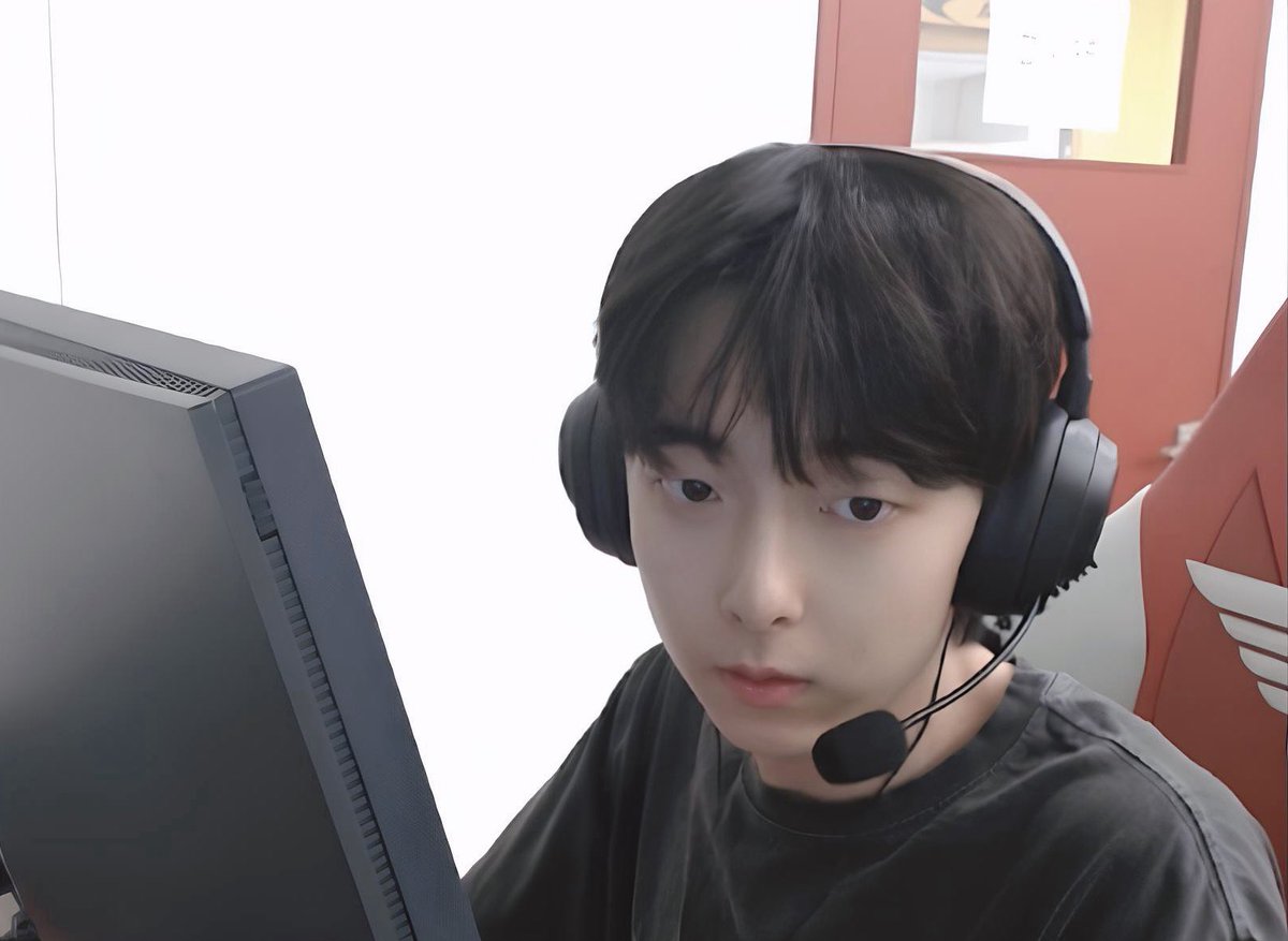 diichaa_'s tweet image. 2025년 5월 ~ ing
DH 응원해서 기뻤던 2025년
2026년도 잘 부탁드립니당🦁
#DH