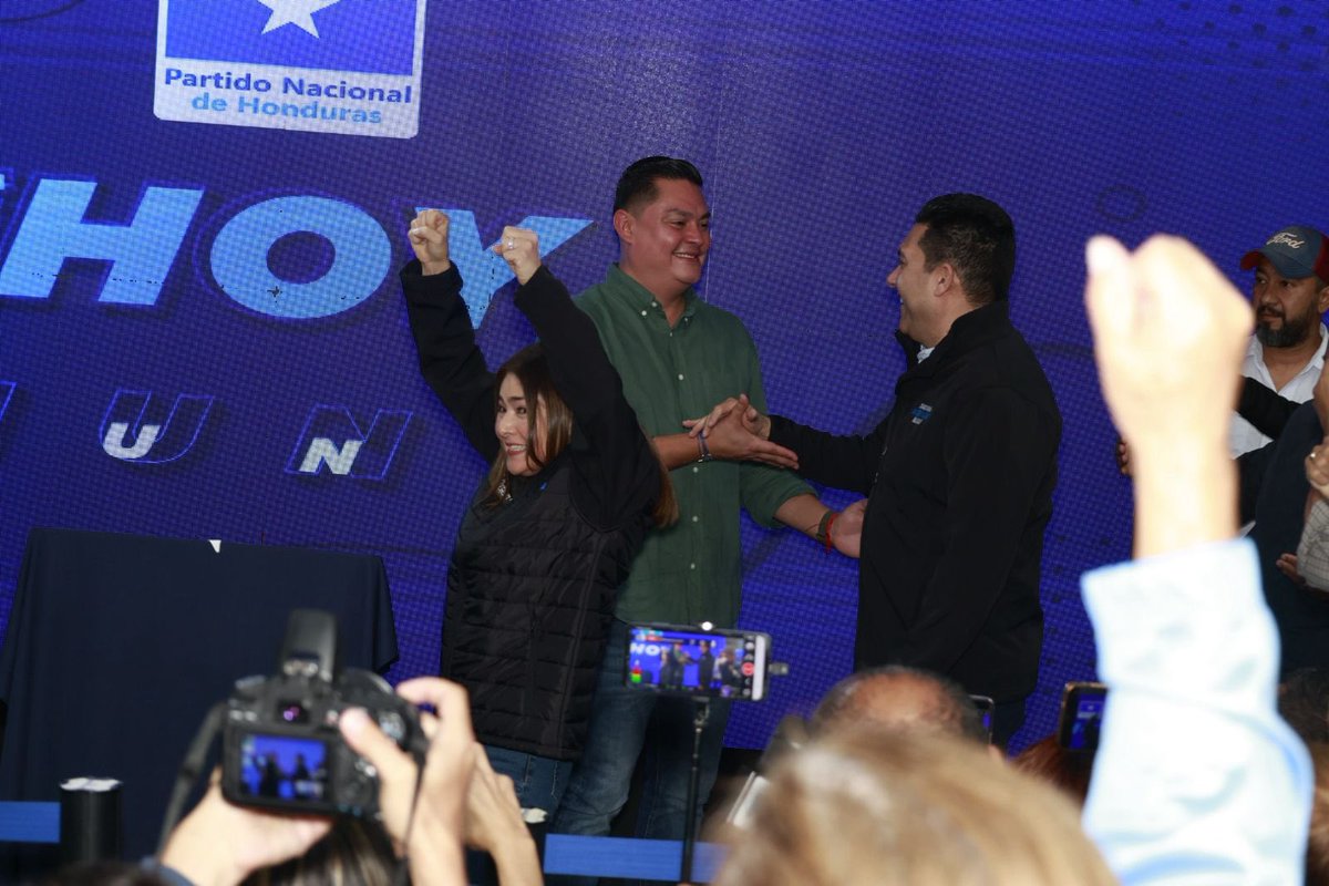 Arnold_Burgos's tweet photo. Felicidades al nuevo alcalde del DC @juandiegozelaya https://t.co/M1K4xZgkO2