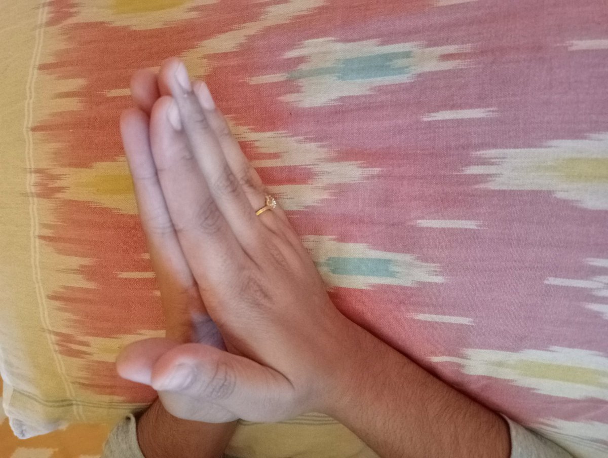 దయచేసి నన్ను క్షమించు గోవిందా హరి గోవిందా కొన్ని అనివార్య కారణాల వల్ల ఈ ముక్కోటి వైకుంఠ ఏకాదశికి మీ దర్శన భాగ్యం పొందలేకపోయానని మనసేంతో బాధగా ఉంది కాని మీ నామస్మరణ నా మదిలో పదిలంగా ఉంటుంది నా ప్రాణం పోయేవరకు~
పెద్ద పెద్ద మాటలు అనుకోకు శ్రీనివాస నువ్విచ్చిందే కదా అయ్యా నా ఈ జన్మ🙏