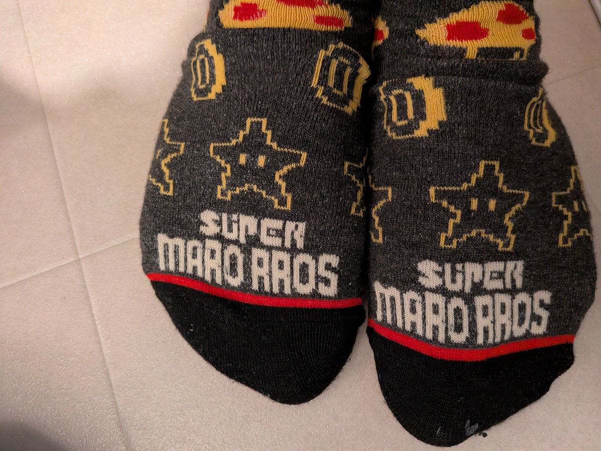 今年もお世話になりまっした！
来年もよろすくお願いしまふ！
画像は様子のおかしい靴下です