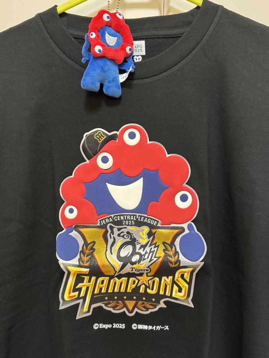2025年を象徴するTシャツが大晦日に届いた　#hanshin #tigers #大阪・関西万博 #EXPO2025