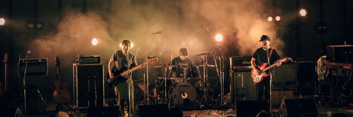 僕は群馬県出身です。多感な時期に流行ってた音楽を聴いて「え、この人たち群馬出身なの？」と驚きつつもどこか他人事のように思い過ごしてきました。上京してからライブハウスに通うようになり自分の好きなロックにハマり、なんならロックの神様にこっちこいよと肩たたかれてると思い、そしてそのうち