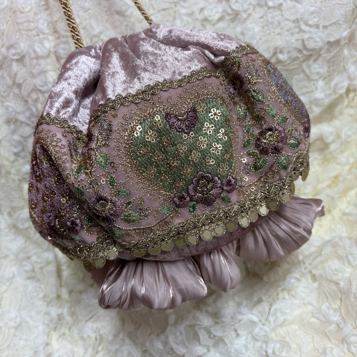 今年はたくさんのイベントに参加できて作品を直接見て頂けたり、お話しできてとても楽しい一年でした♪
介護をしながらなので制限が増えていくとは思いますが来年もできる限り直接イベントに参加できたらと思っています
また来年も宜しくお願いします🎪🍿☕️🪼