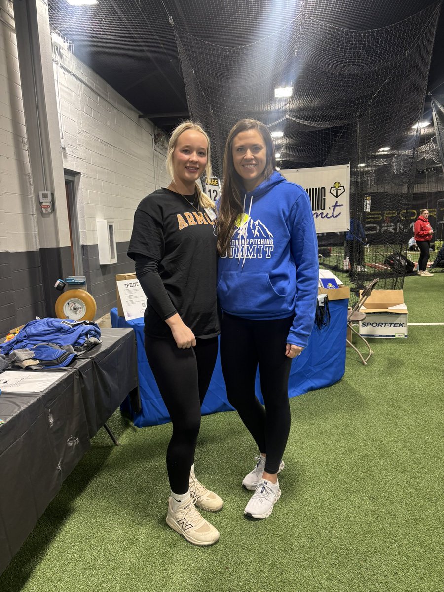 MaddyM_2028's tweet photo. Grateful for being able to spend the last 2 days with some amazing instructors @TincherPitching Summit.  I loved seeing Mr. Denny again and making new friends! I learned so much and have a workbook full of notes & drills with things to work on to improve my game. 

@ArmorEliteFox @ExtraInningSB @ArmorEliteFP @LineDsoftball @SBRRetweets @gatorjack72 @GoMVB @CoastRecruits @TopPreps @d1fastpitch1 @SunilSportsNews @fastpitchwatch @SCHSfastpitch