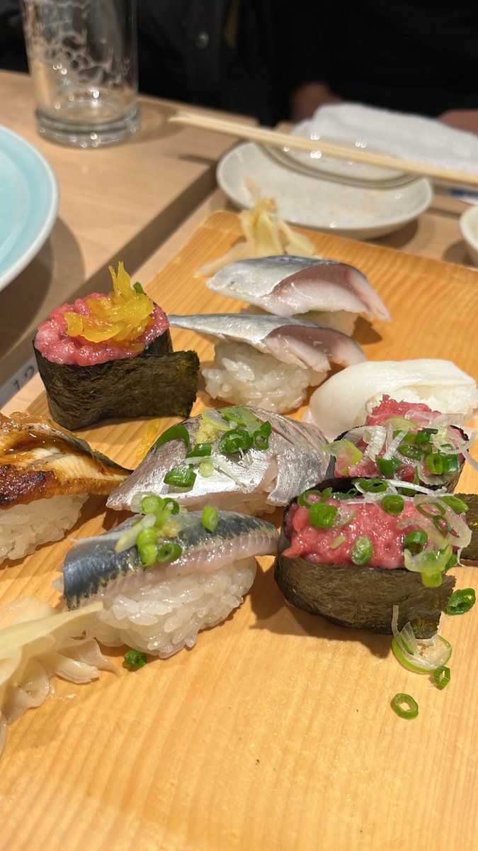 Falilv_1122_'s tweet photo. 仕事納めからの忘年会。
ﾀｲﾖｳｻﾝﾁｰﾑ、これにて解散です🙂‍↕️
居酒屋か焼肉の予約を頼んだのに回らない寿司屋予約したK氏は来年馬車馬のように働かせます🤨 https://t.co/YkO02Zhfqz