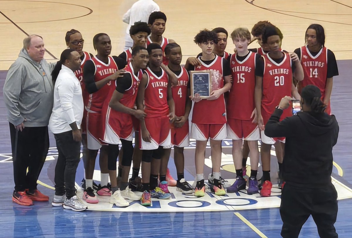 HFVikingHoops's tweet image. Freshman B-Team finish the sweep. We are the B Division 2025 Buzz Gunderson Holiday Champs defeating Mount Carmel 45-33

Stats 
M Lucas-Wolfe 21p 6r 2stl 
G Crosby 6p 3stl 2r
M Rush 4p 4r 2stl 
H Ceballos 3p 10r 2stl 2ast

The Vikings are now 12-1 on the season 🔴⚪️